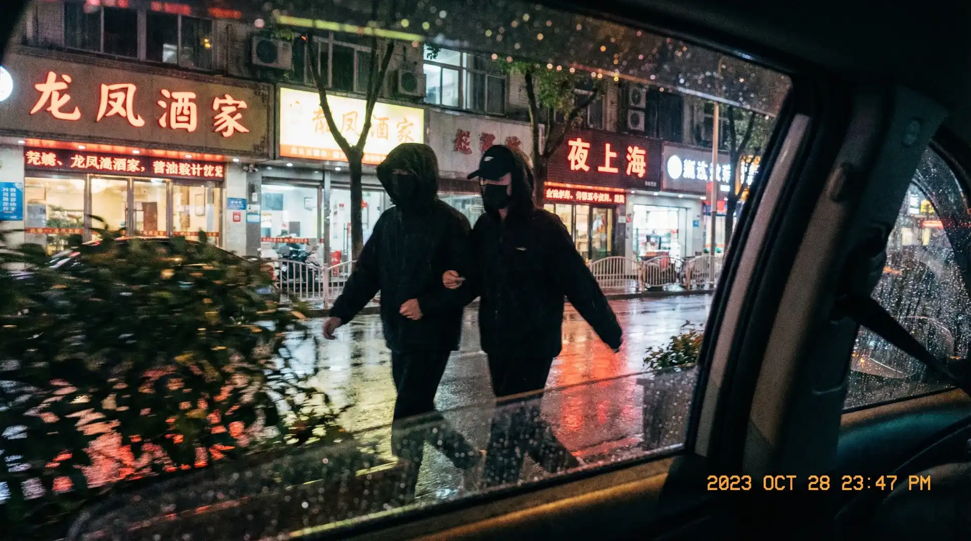 火狐体育官网 - 顶流明星深夜密会现场抓拍照片